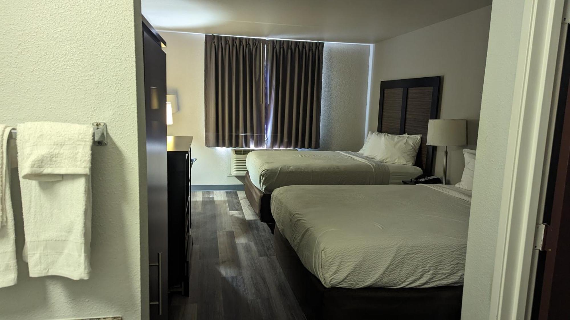 6 Lancaster Hotel